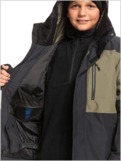 Quiksilver: Mission Block Youth Jacket (ages 6 - 16) 9 Quiksilver: Mission Block Youth Jacket (ages 6 - 16) -Ski Gear Store MissionBlackYouth Black5